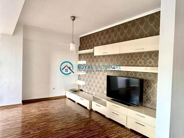 Royal Imobiliare - Vanzare apartament 3 camere zona 9 Mai - 2
