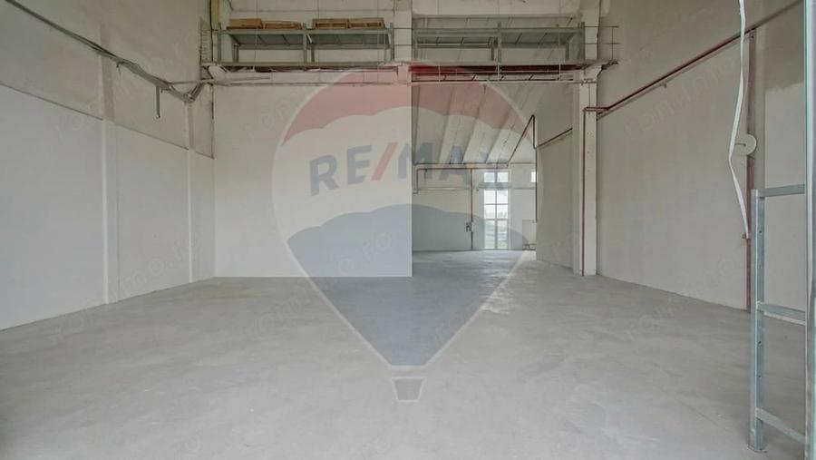 Spațiu comercial, de 1,716 mp, în Est