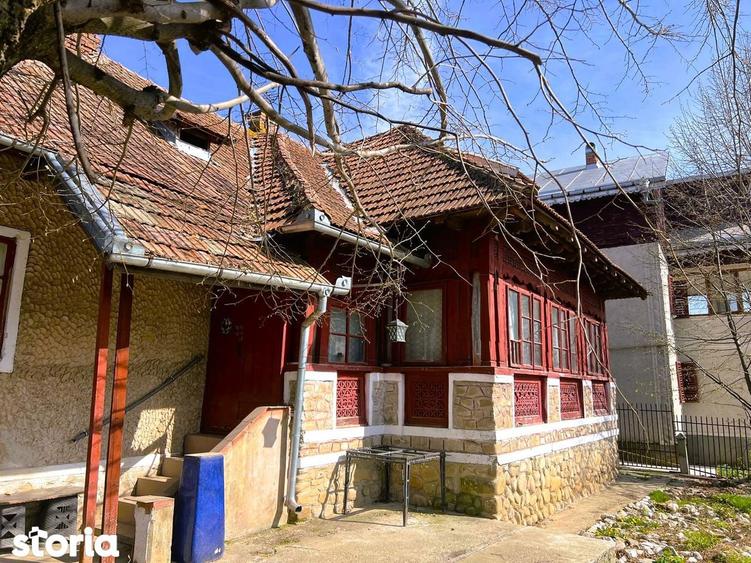 Casa de vanzare in Pucioasa lini?te, natura ?i poten?ial excelent - 9