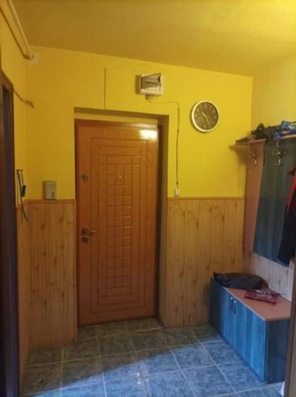 Apartament cu 3 camere semidecomandat în Lupeni - 5