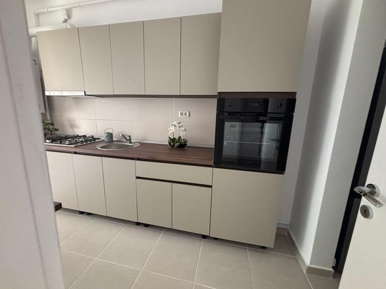 Garsoniera de inchiriat –Dotari: - TV +  loc  de parcare - 4