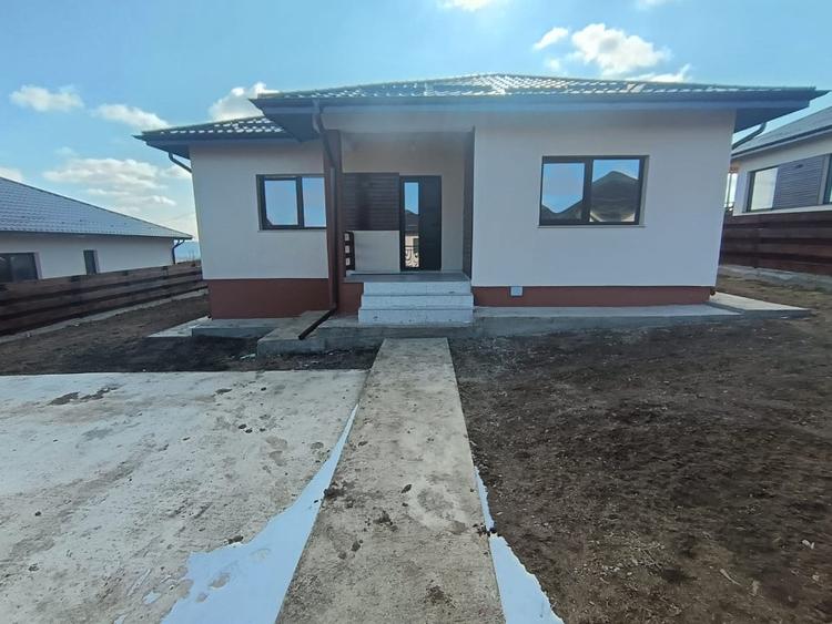 CASA SINGLE DEOSEBITA 4 CAMERE,VALEA LUPULUI ,IASI - 1