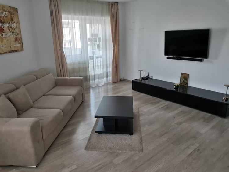 Apartament cu 3 camere decomandat, mobilat în Tomis III