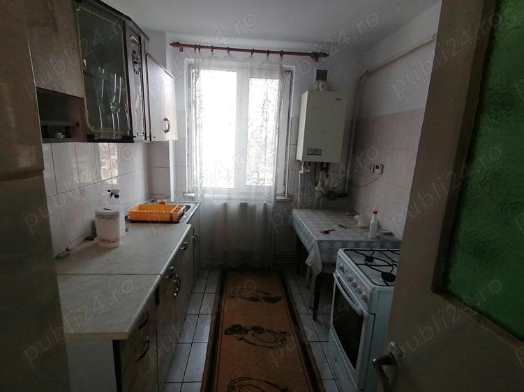 Inchiriez apartament cu 2 camere situat in Caracal, cartier gara, etaj 2 - 4