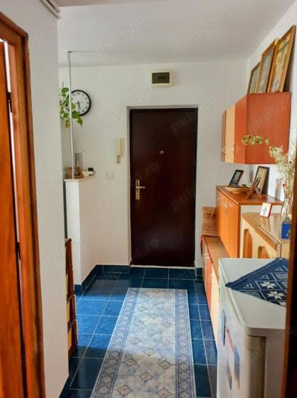 Apartament compus din: o camera, bucatarie, hol, baie, balcon, cu o suprafa?a de 33 - 4