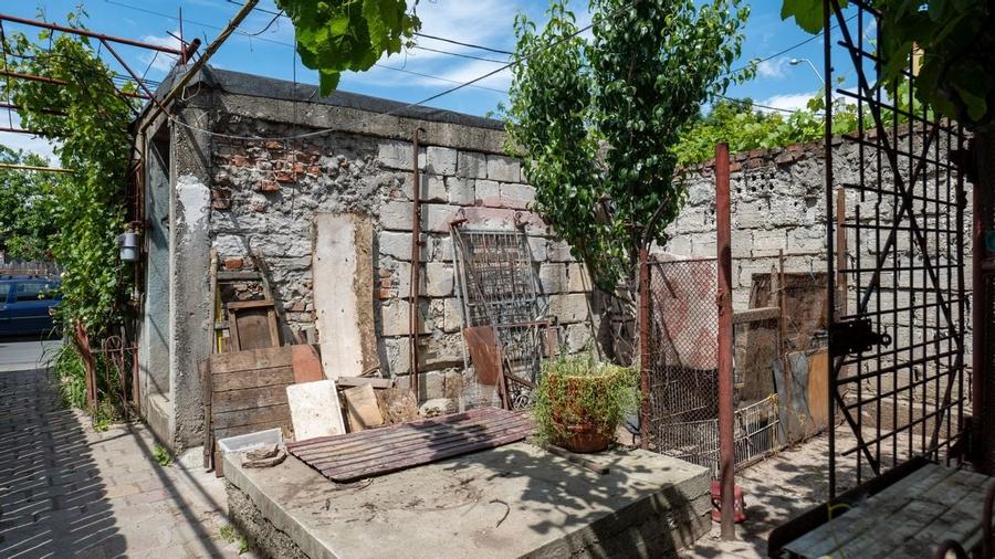 Oferta - casă de vânzare  si teren 241 mp, în zona Andronache - 13