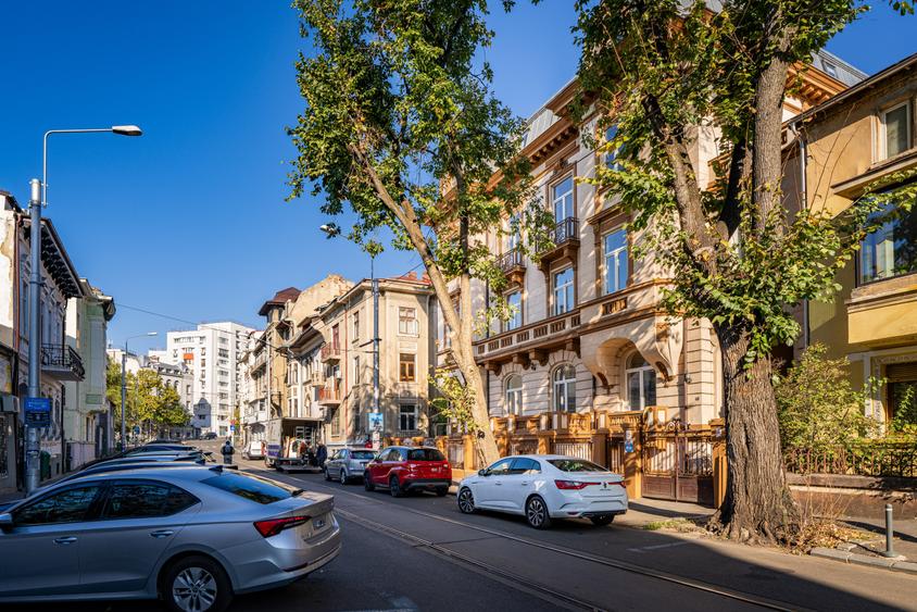 Spațiu Generos și Versatil pentru Birouri sau Activități Comerciale - 22