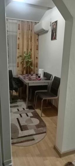 Se vinde garsoniera in Ostroveni Valcea mobilata si utilata, aer conditionat, centrala, suprafata de 34 mp pt detalii puteti suna la tel 0741483622 - 8