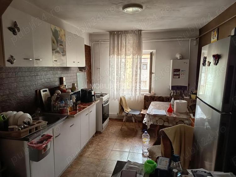 4 decomandate Craiovita 4 4 115000 euro negociabil. 4 decomandate Craiovita 4 4 115000 euro negociabil.