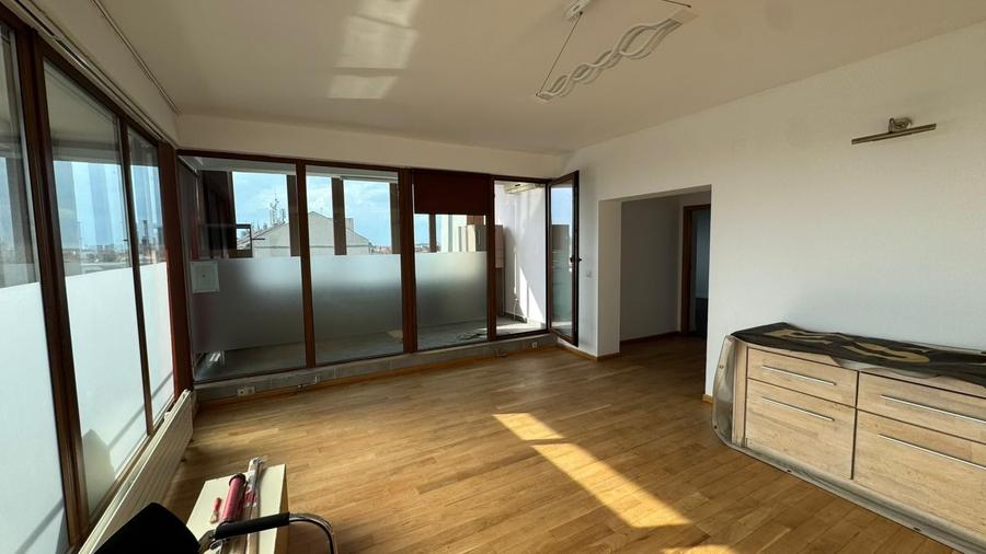 Apartament cu 3 camere, mobilat în Complex Studențesc