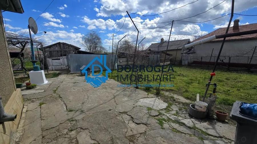 Casă cu 3 camere cu Teren 1975 Mp în Păcii
