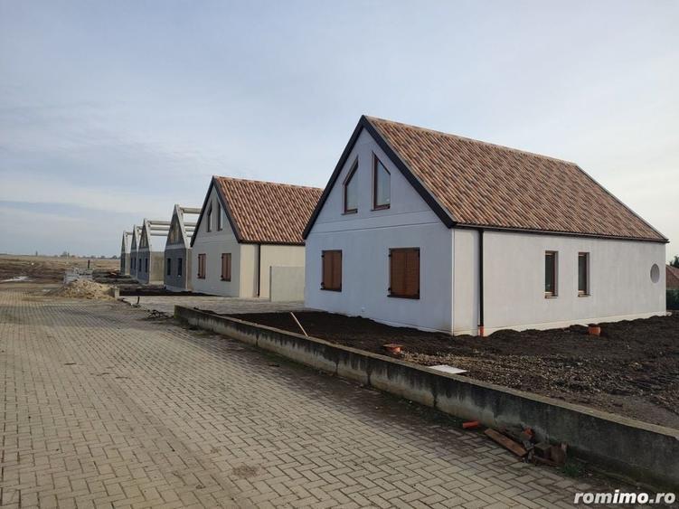 Casă cu 5 camere cu Teren 500 Mp în Sânandrei