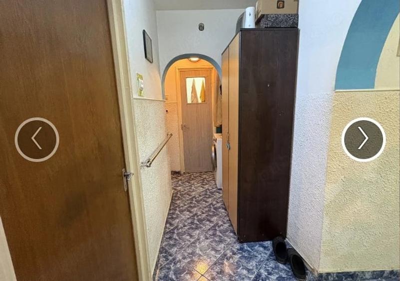 Apartament cu 3 camere decomandat în Costin Georgian