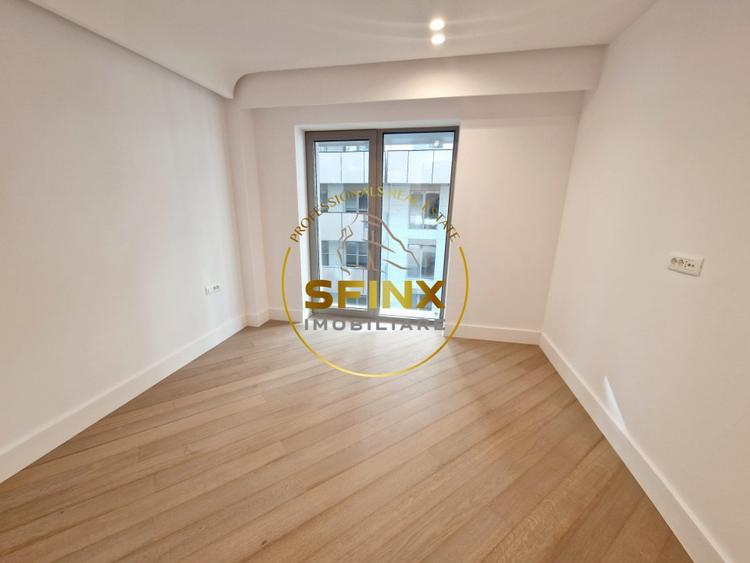 Apartament cu 3 camere semidecomandat, mobilat în Băneasa