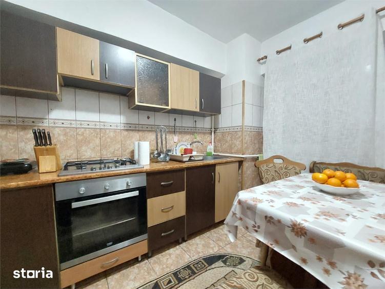 Apartament cu 3 camere decomandat în Dorobanți