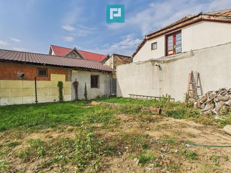 Casă individuală cu 4 camere cu Canalizare în Plopi