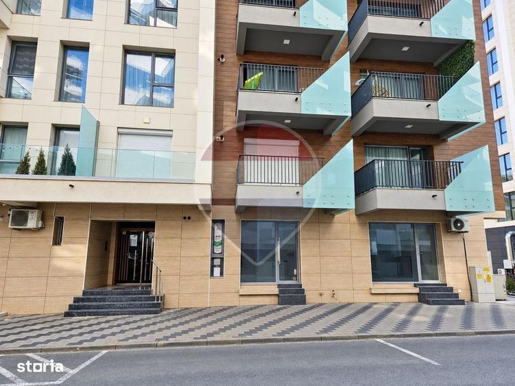 Apartament cu 3 camere decomandat în Est