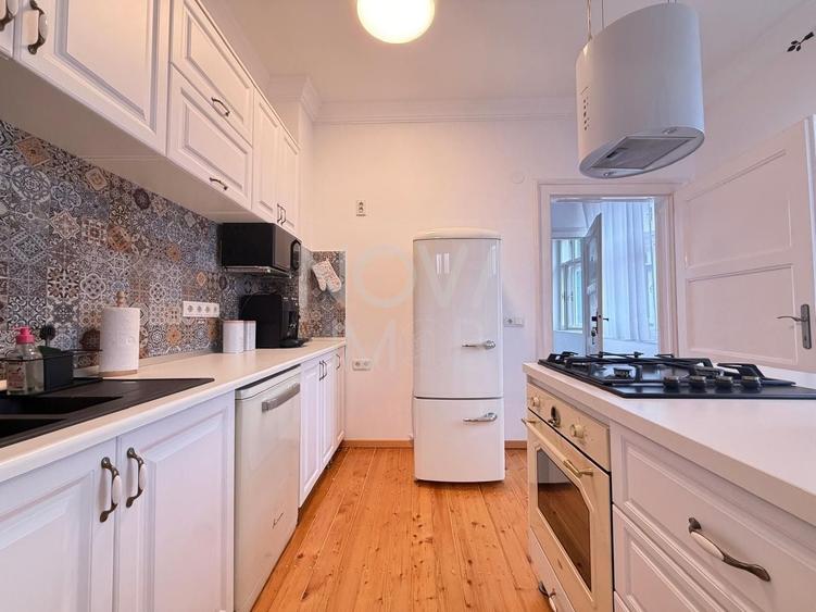 Apartament cu 3 camere semidecomandat, mobilat în Ultracentral