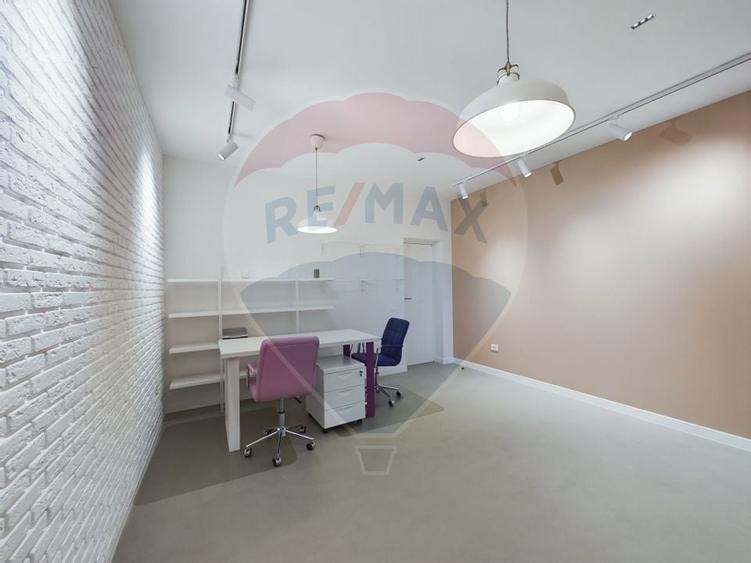 Apartament cu 3 camere semidecomandat în P-ța Dorobanți