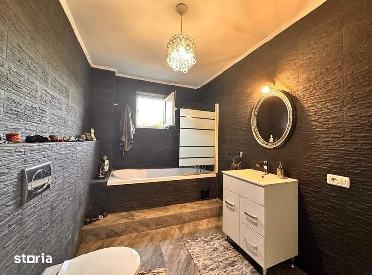 Casă cu 5 camere cu Teren 1400 Mp în Central