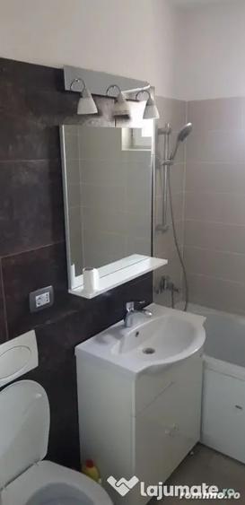 Apartament cu 2 camere decomandat în Titan