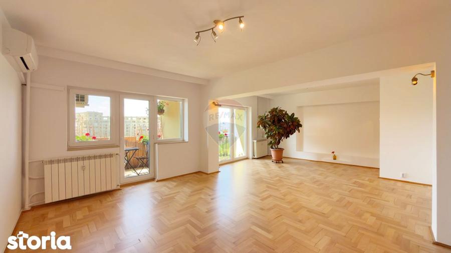 Apartament cu 4 camere decomandat în Decebal