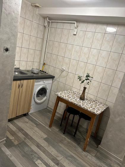 Apartament cu 2 camere semidecomandat în Galați