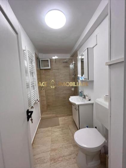Apartament cu 3 camere semidecomandat, mobilat în Titan