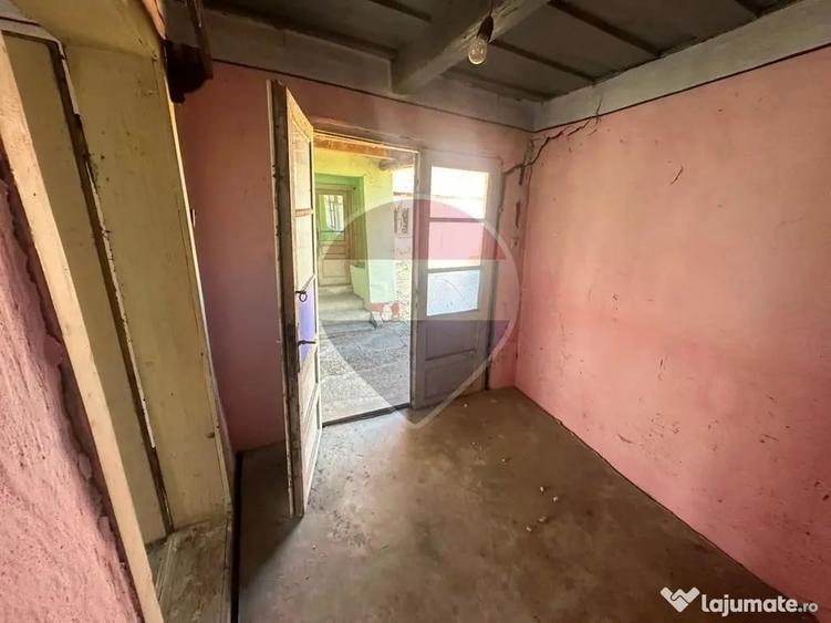 Casă cu 3 camere cu Teren 1151 Mp în Săldăbagiu Mic