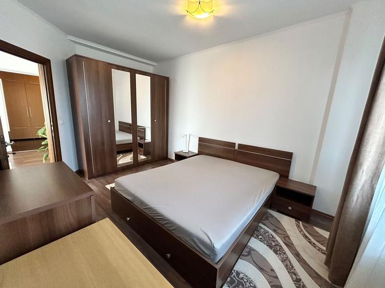 Apartament cu 2 camere semidecomandat, mobilat în Est