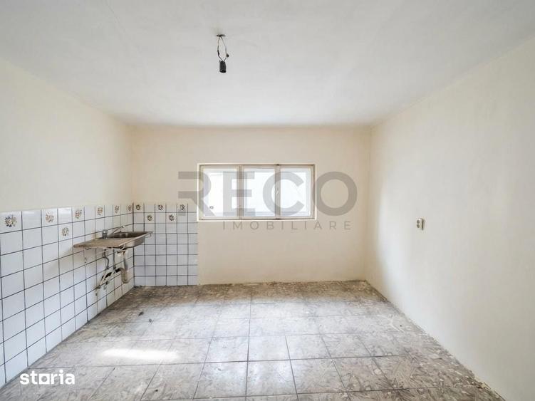Casă cu 3 camere cu Teren 1940 Mp în Biharia