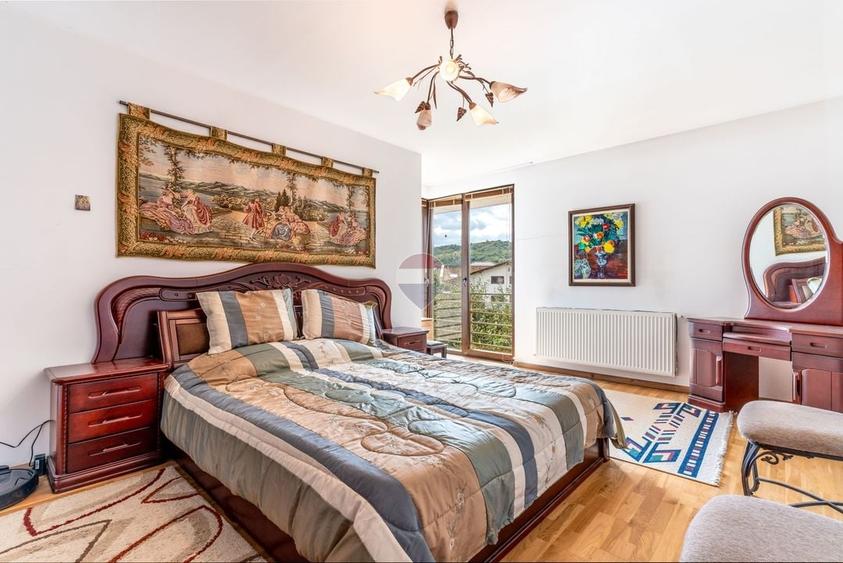 Duplex cu 5 camere cu Teren 512 Mp în Florești
