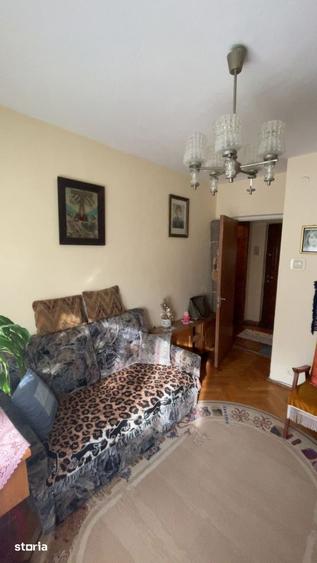 Apartament cu 4 camere decomandat, mobilat în Central
