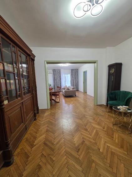 Apartament cu 3 camere semidecomandat în Polonă