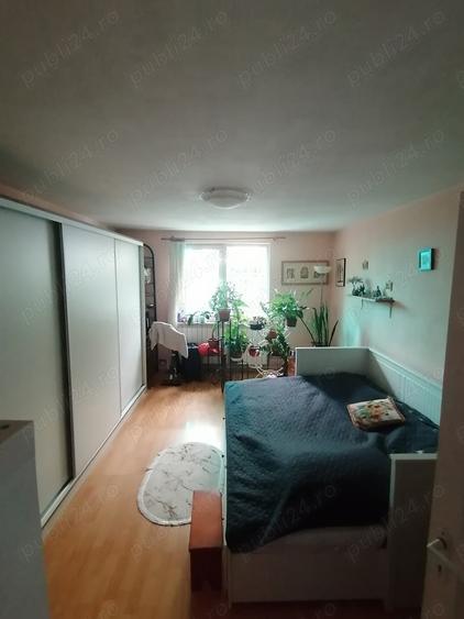 Casă cu 8 camere cu Teren 220 Mp în Berceni