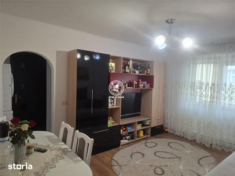 Apartament cu 3 camere semidecomandat în Tătărași