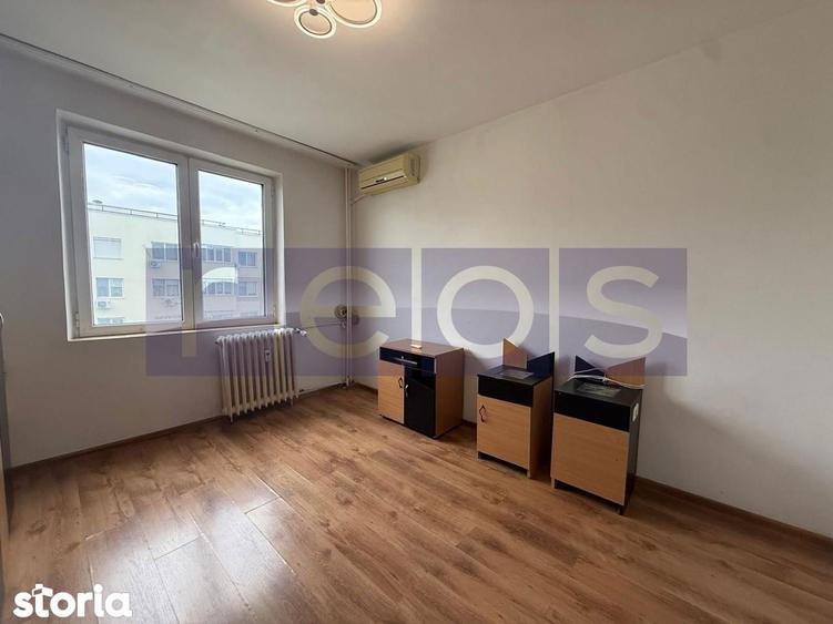 Apartament cu 3 camere semidecomandat în Tei