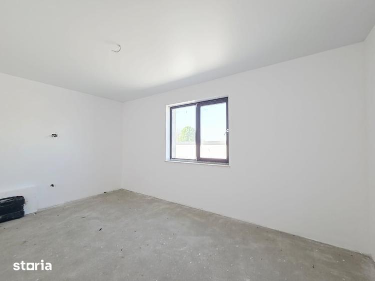 Casă cu 4 camere cu Teren 450 Mp în Vânători