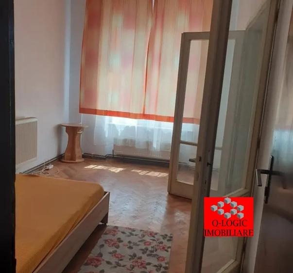 Apartament cu 2 camere nedecomandat în Tractorul
