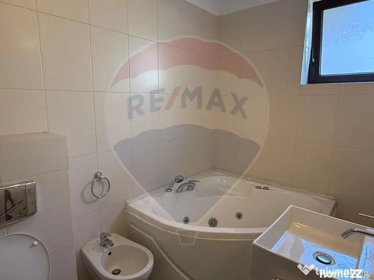 Apartament cu 4 camere semidecomandat în Nordului
