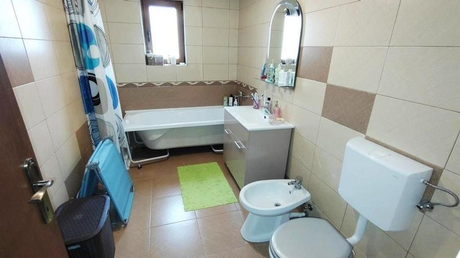 Casă individuală cu 4 camere cu Canalizare în Iris