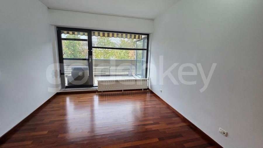 Apartament cu 4 camere decomandat în Herăstrău