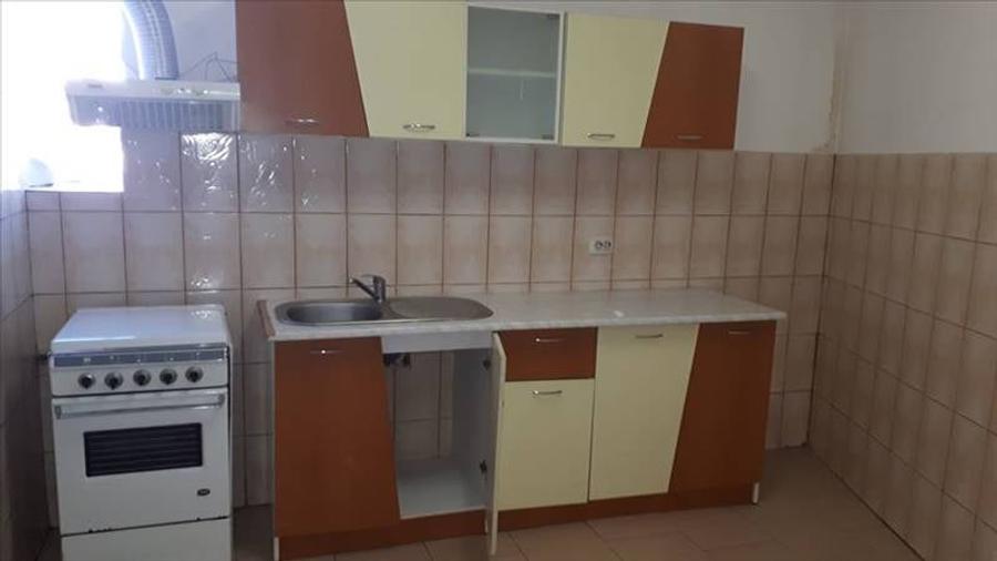 Apartament cu 3 camere decomandat, mobilat în Bălcescu