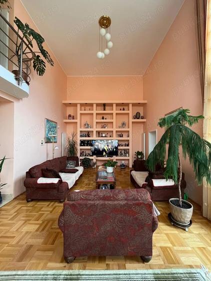 Casă cu 6 camere cu Teren 1200 Mp în Central