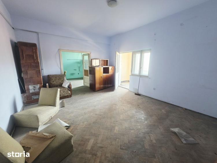 Apartament cu 2 camere semidecomandat în Tractorul