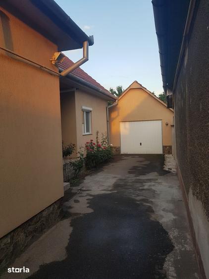 Casă cu 4 camere cu Teren 500 Mp în Iosia