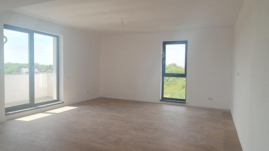 Apartament cu 3 camere semidecomandat în Drumul Taberei