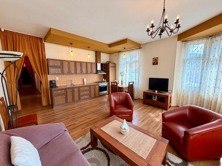 Apartament cu 2 camere decomandat în Centrul Istoric
