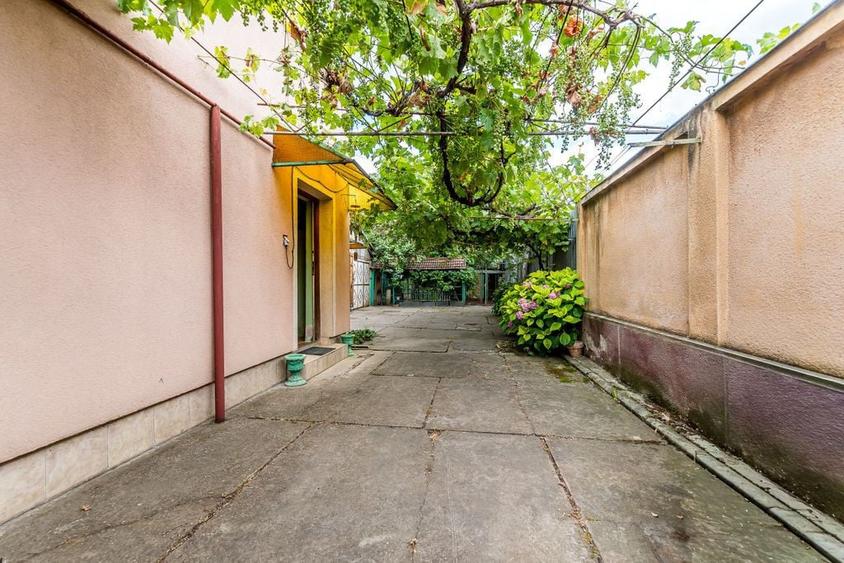 Casă cu 3 camere cu Teren 370 Mp în Central