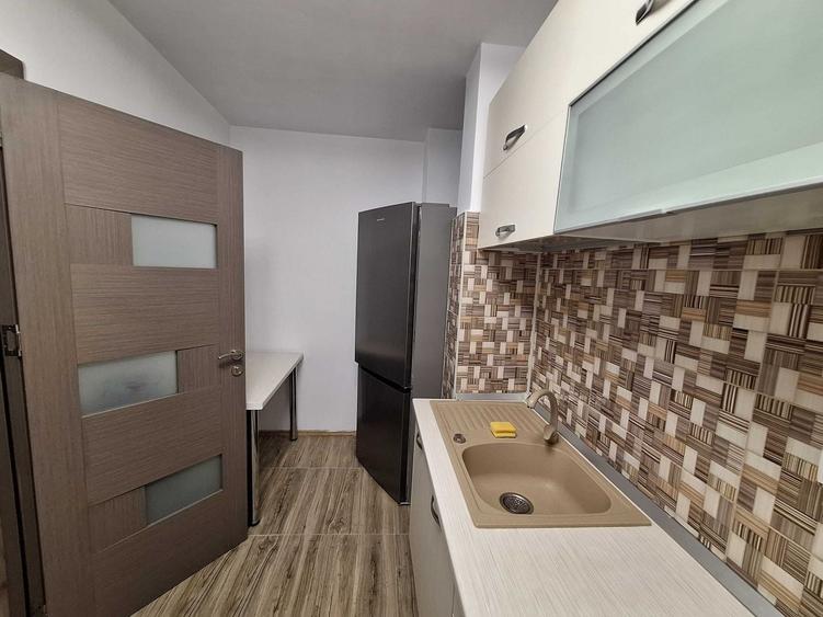 Apartament cu 3 camere decomandat în Valea Ialomiței